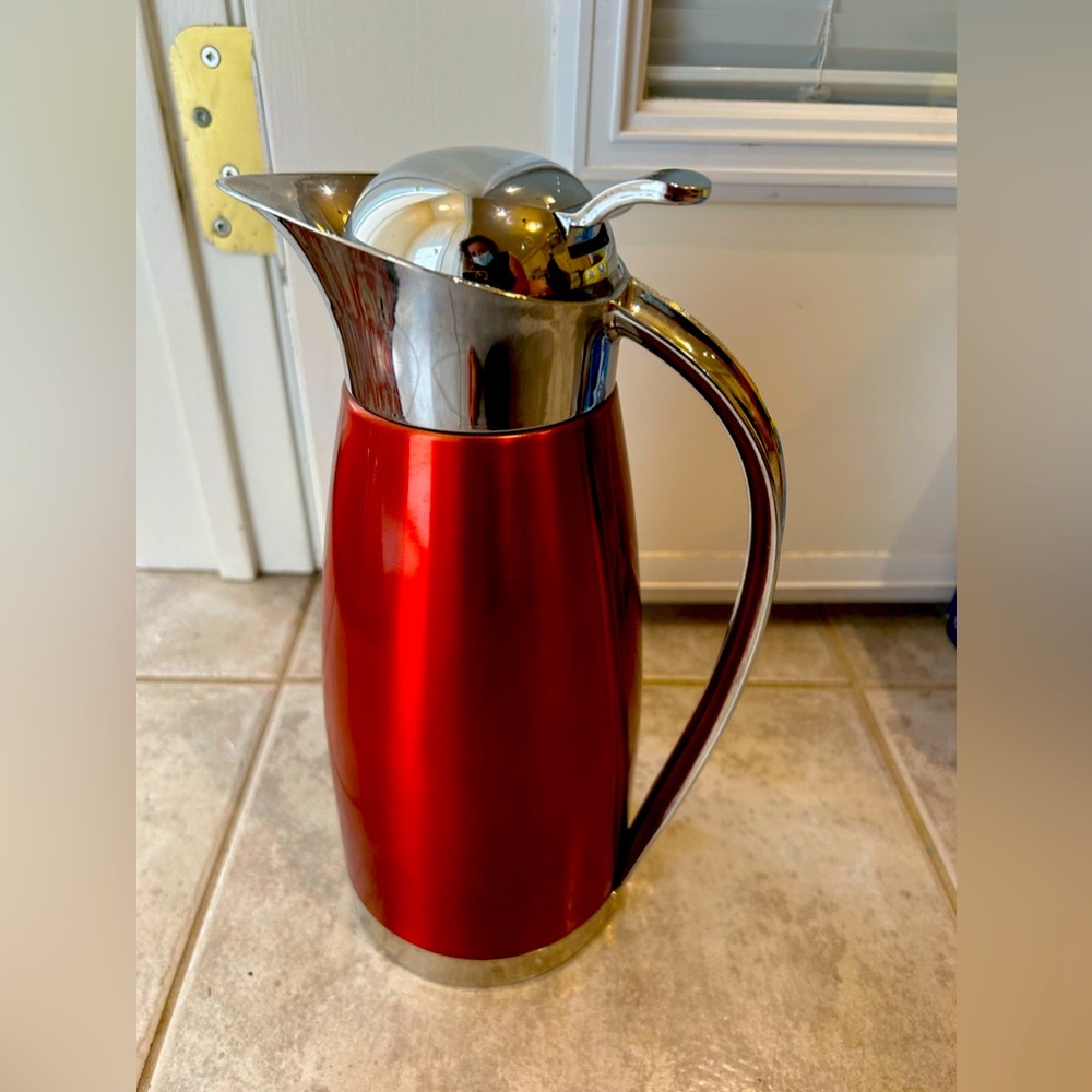 Oggi coffee thermos. Barely used. Red and stainless.